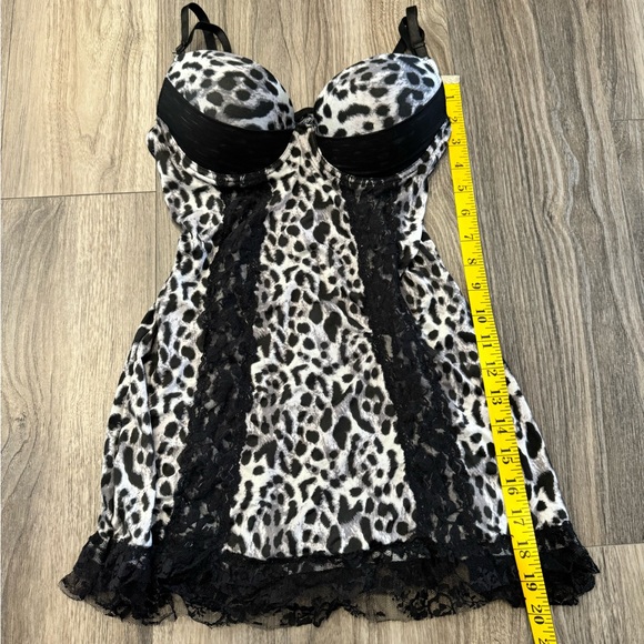 Lingerie slip with padded bra size small - Picture 2 of 4